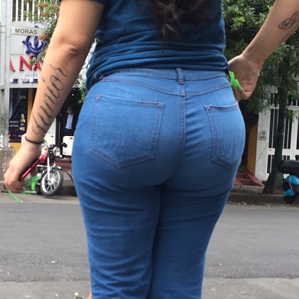 Juicy latina brunette with big fat booty | Divine Butts 
