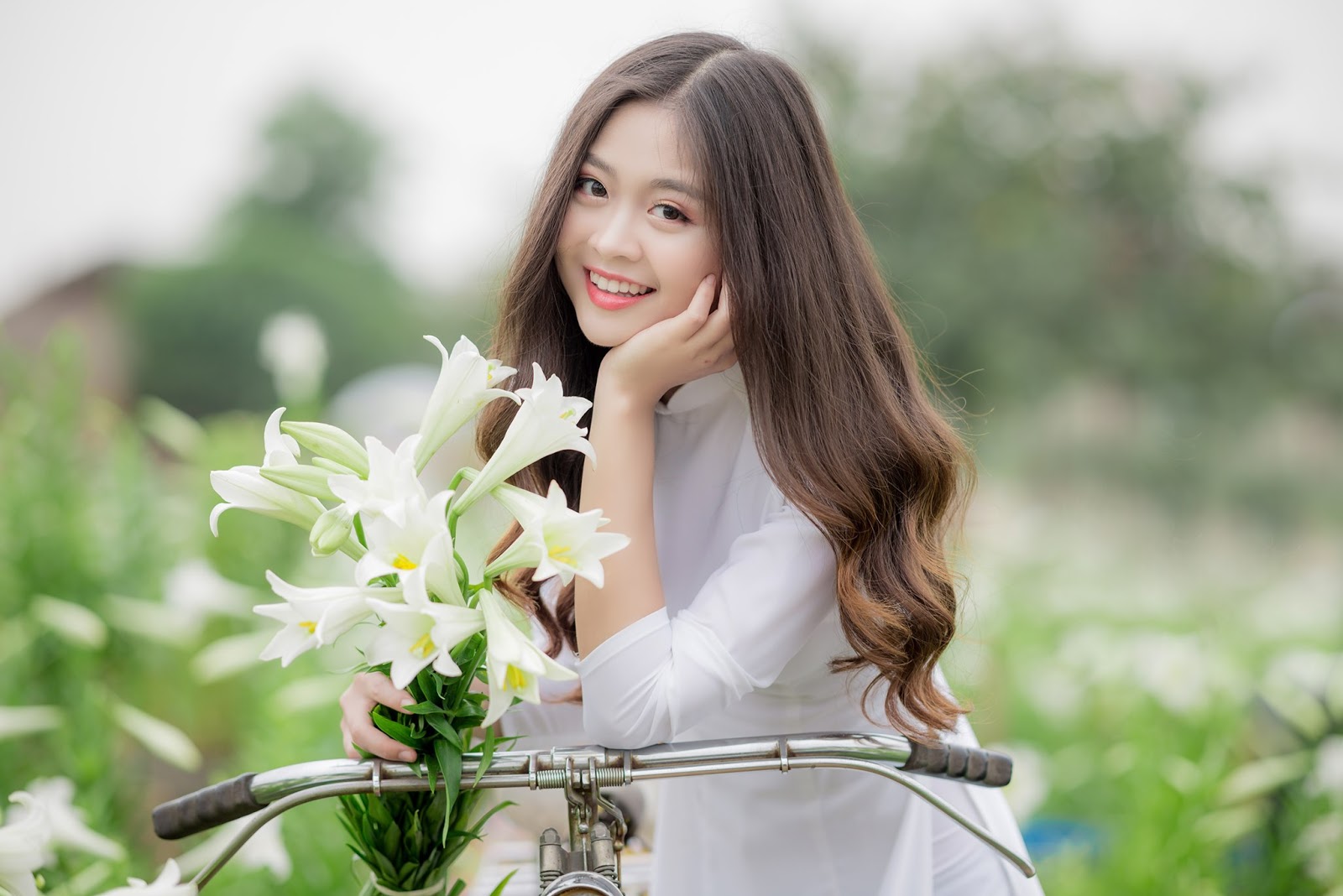 Vietnamese cute girl - Ao dai Vietnamese traditional dress