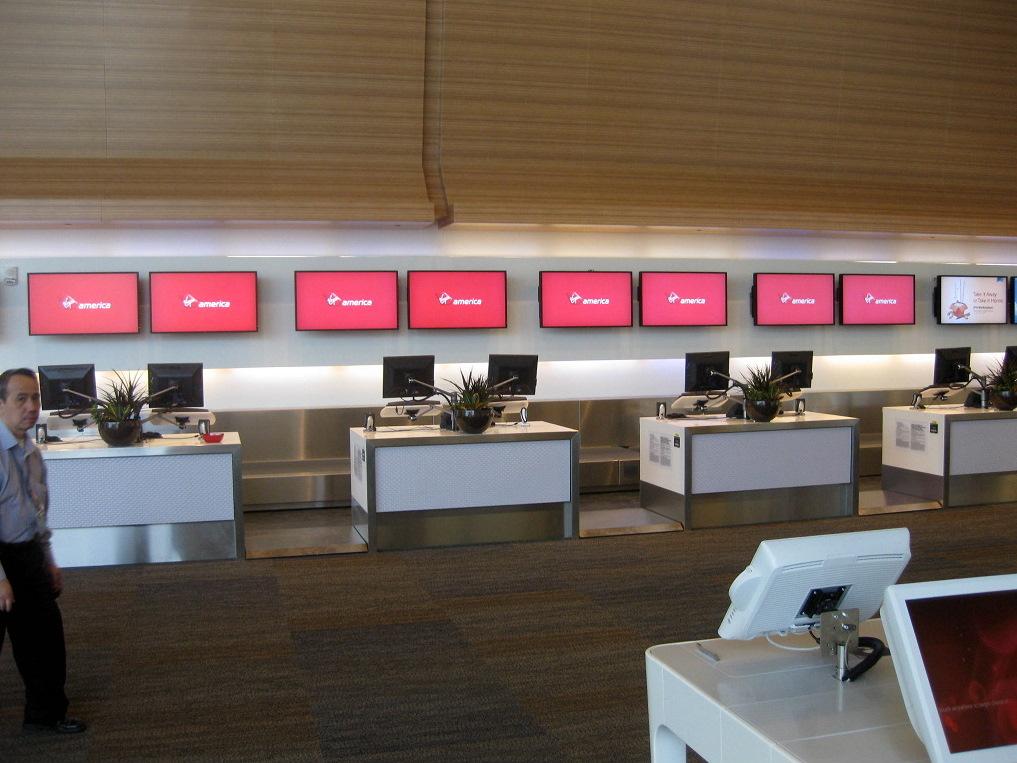 Ljochtblau San Francisco Terminal 2 SFO