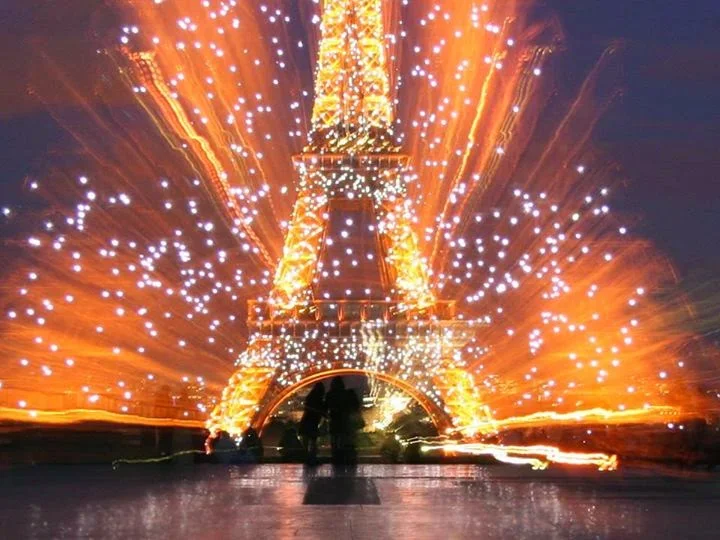 Foto Perayaan Tahun Baru di Menara Eiffel Paris - Kahaba - Angi