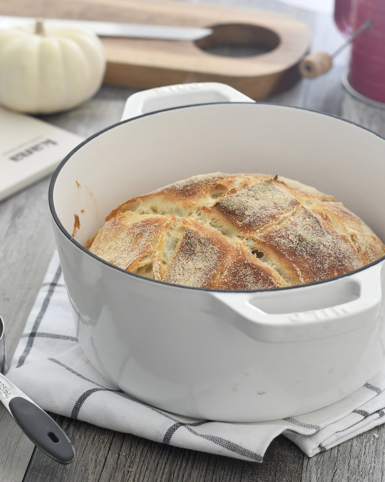 No knead dutch oven bread – Cooking With Emily