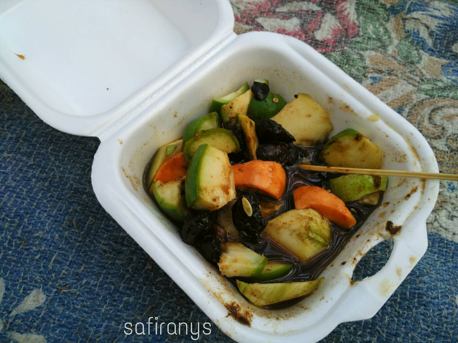 Safira Nys Rujak Bebeg Uleg Parut Tugu Nanas Tugu Nanas Subang