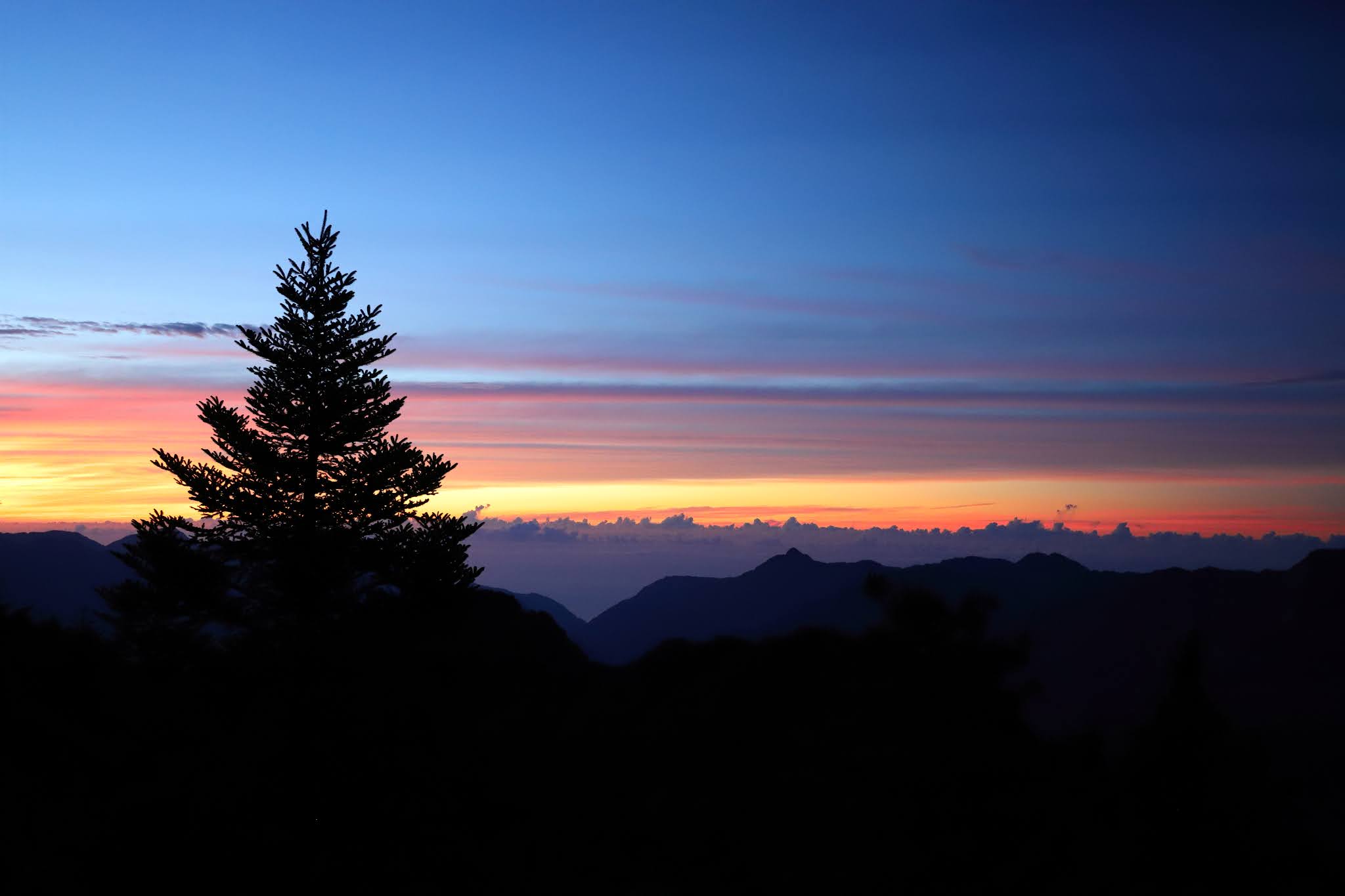 鋸東營地前的早晨