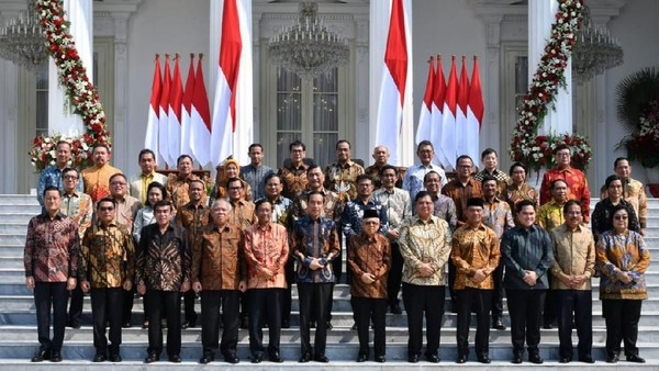 Satire Jokowi Kian Kempes Menyindir Para Menteri Satire Jokowi Kian Kempes Menyindir Para Menteri