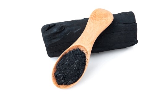 Черная маска от черных точек: очищение активированным углем