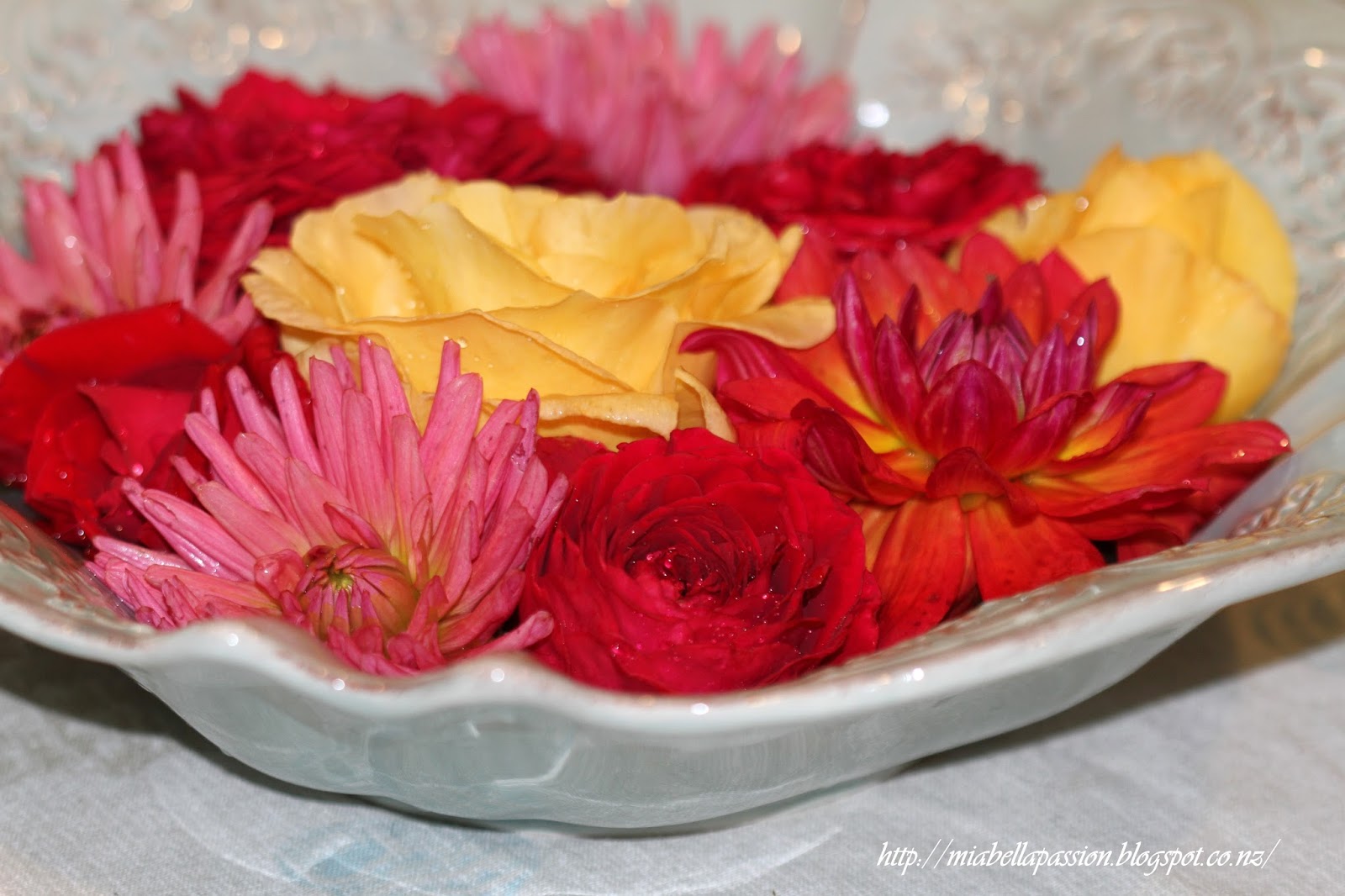 Mia Bella Passions Easy Decor Flower Bowl...