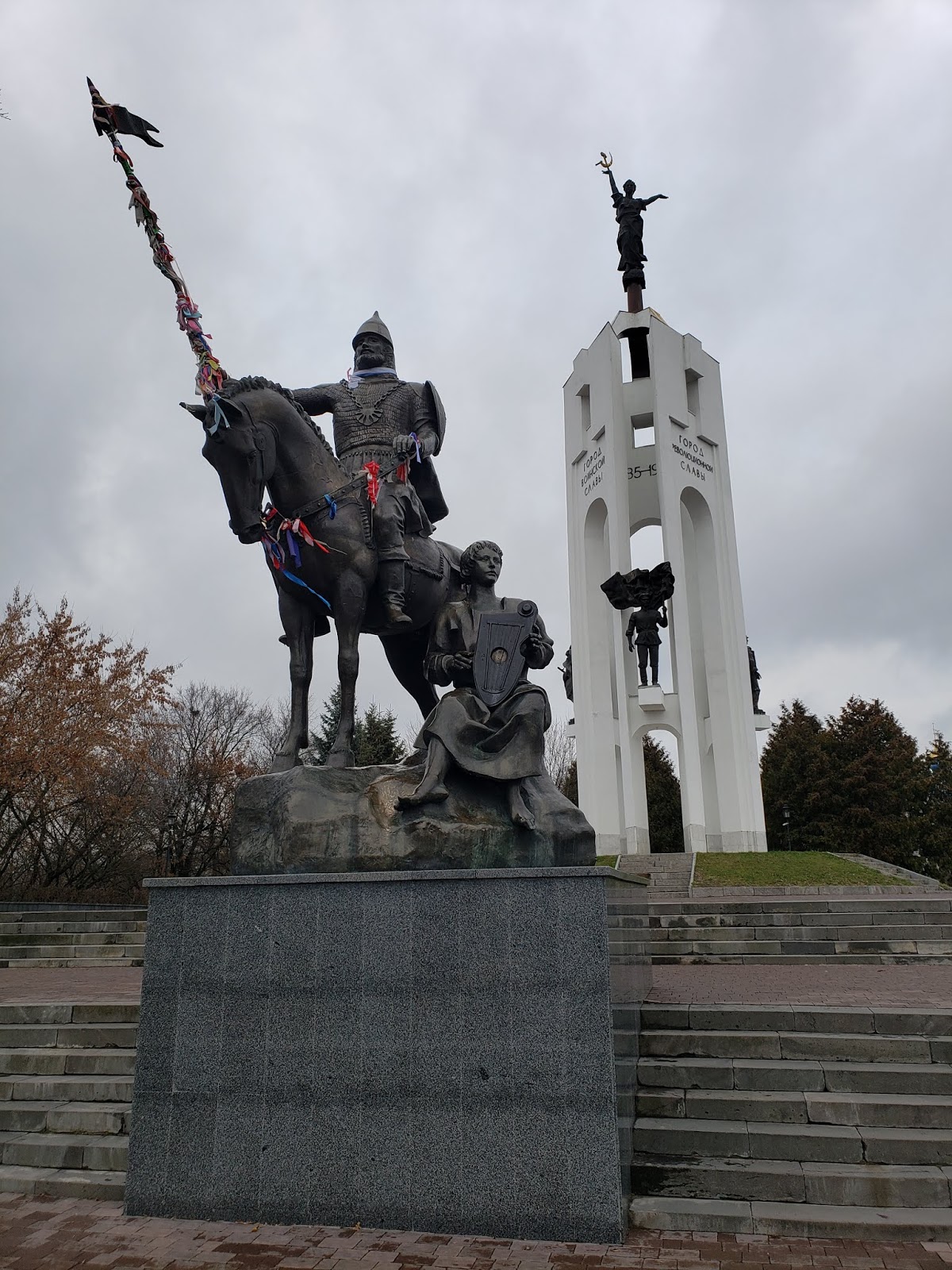 илы брянск. самолет-штурмовик ил-2 самара. илы брянск. илы брянск. памятник возле бгу брянск.