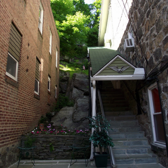 vintagesusie & wings Ellicott City, Maryland...So Charming!