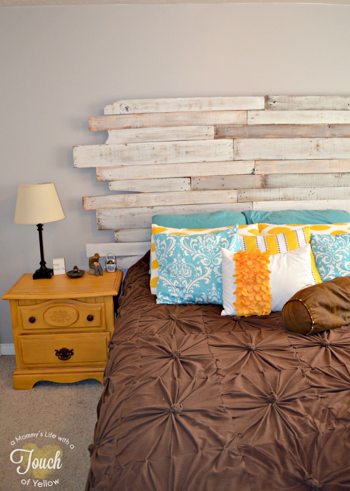 A mommy's life...with a touch of YELLOW DIY Pallet Headboard {tutorial}