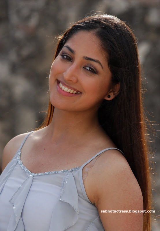sizzling southern stars: Yami Gautam Hot and Spicy Rare Navel And