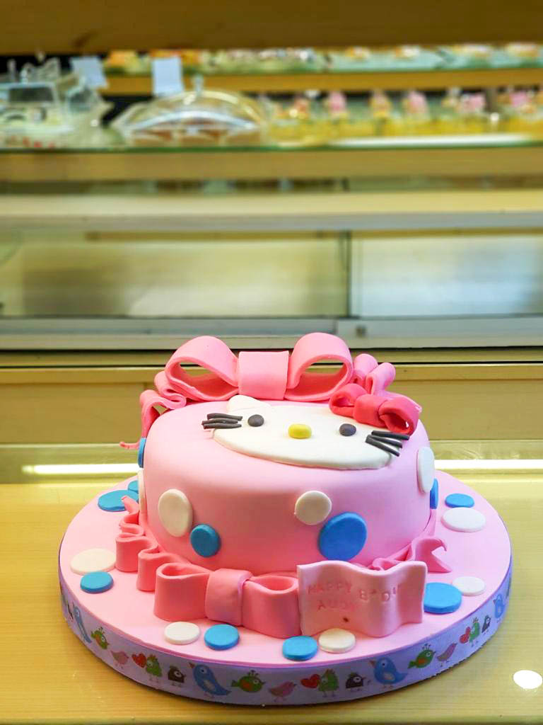 Kue Ulang Tahun Tema Hello Kitty