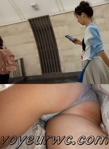 Upskirts 4106-4115 (Secretly taking an upskirt video of beautiful women on escalator)