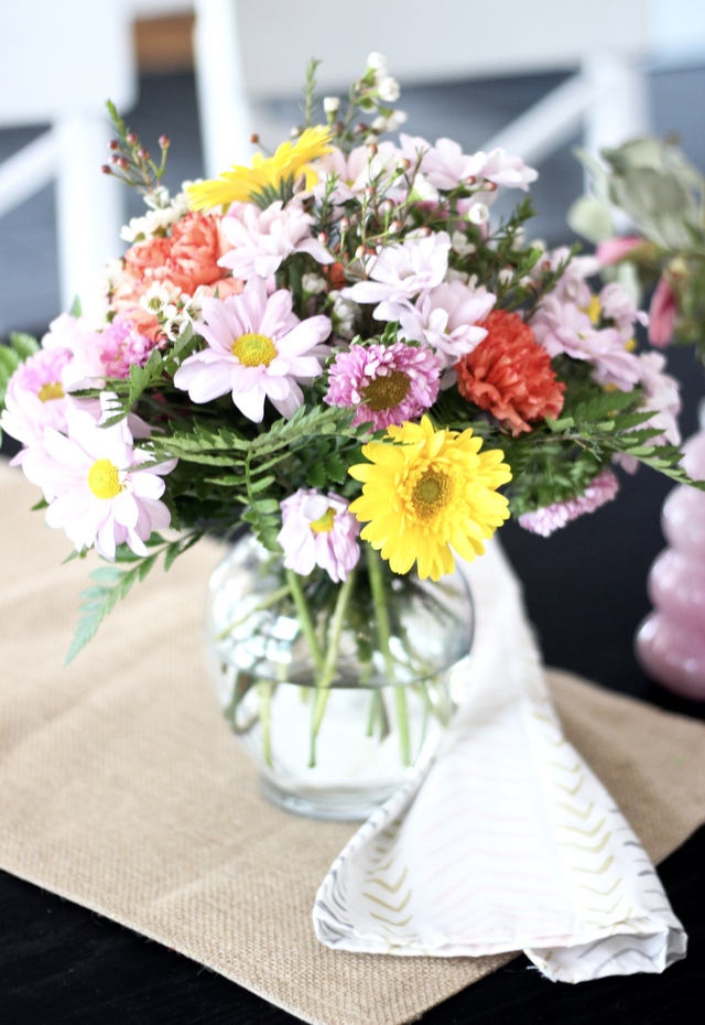 How to get the most out of a grocery store bouquet. Turn 1 bouquet into 10 mini arrangements.