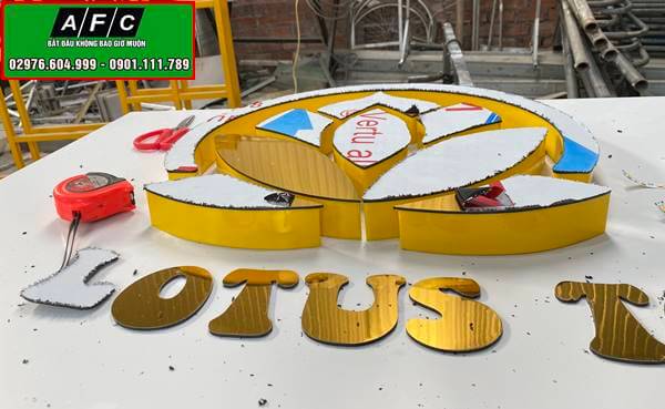Thiết kế thi công bảng hiệu Alu chữ Mica nổi Lotus Gruop Phú Quốc