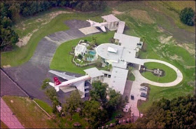 بالصور: كراجات سيارات فاخرة من عالم الخيال!