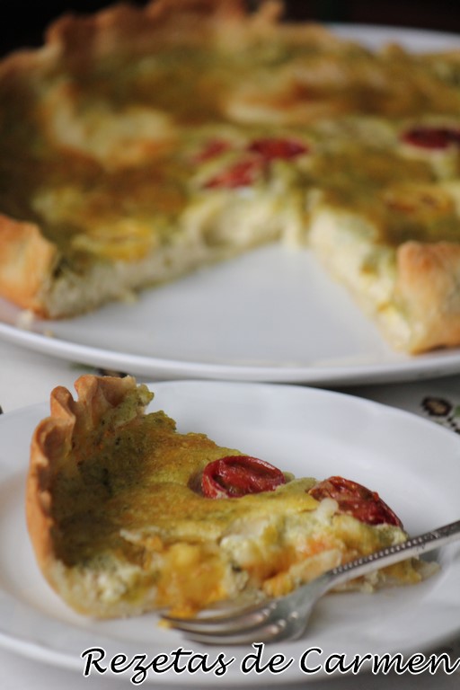 Quiche de provolone y pesto