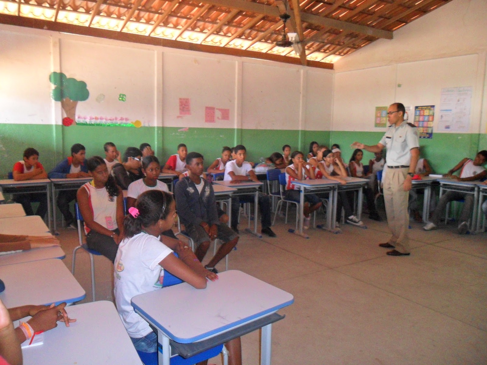 Escola Municipal Adolfo Ribeiro - Jequié/BA