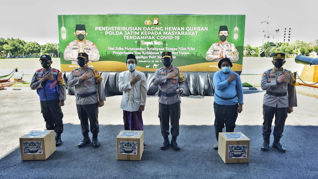 pembagian daging kurban kapolda
