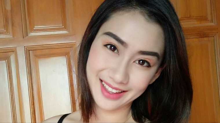 Cerita Eksib Dita 4 - Bercinta Dengan Pelanggan - CERITA DEWASA BERGAMBAR