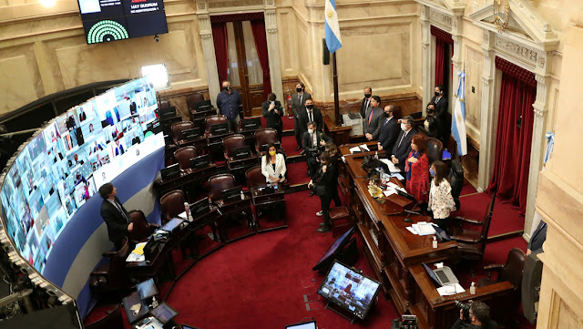 El Senado de Argentina convierte en ley un proyecto para regular el teletrabajo en medio de la pandemia 