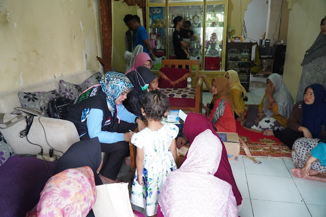 LKC Dompet Dhuafa Datangi Warga Korban Banjir di Sembilangan Babelan Tarumajaya LKC Dompet Dhuafa Datangi Warga Korban Banjir di Sembilangan Babelan Tarumajaya