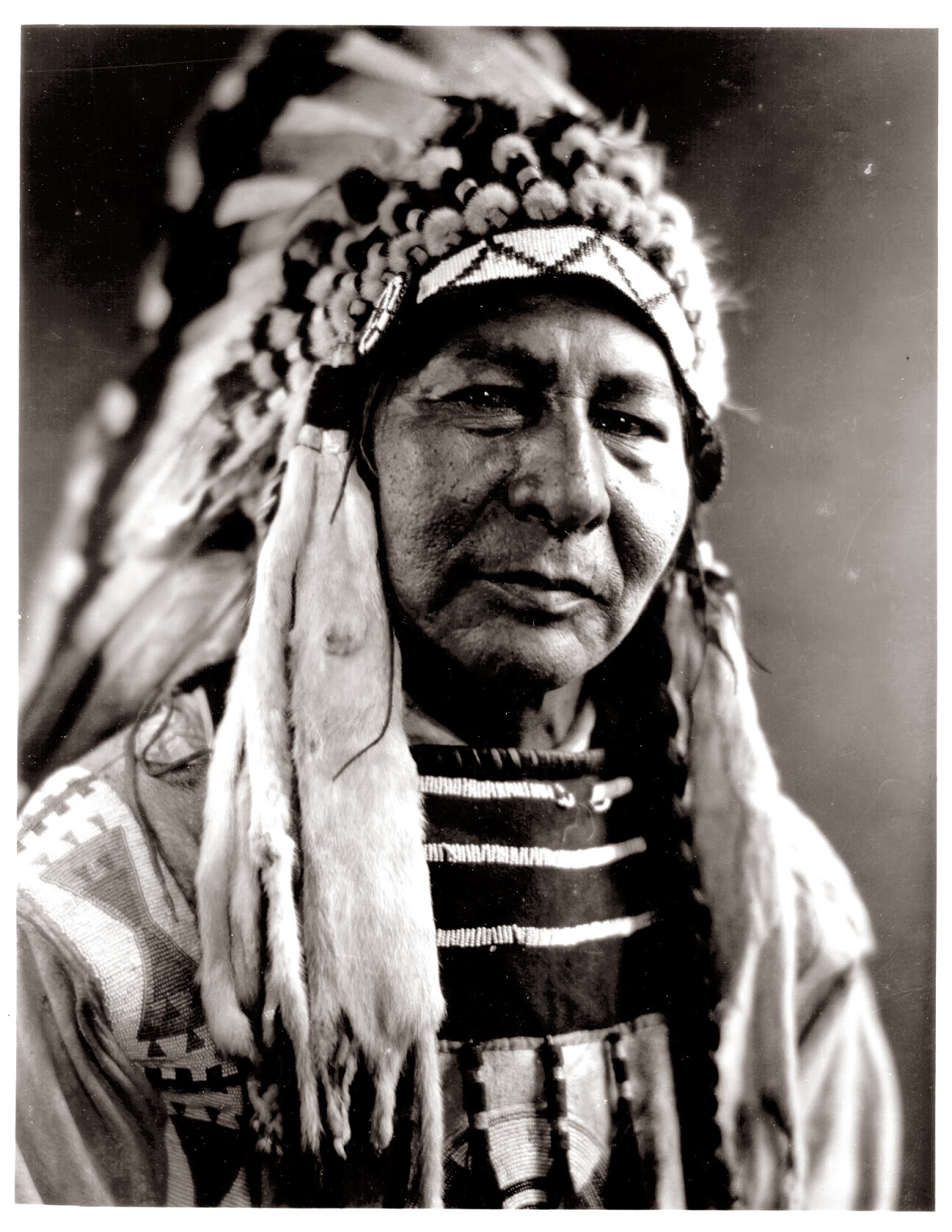 Traditional Costumes Native American traditional costume