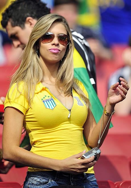 ワールド カップ ブラジル 2014 セクシーな熱い女の子のフットボールのファン、世界の美しい女性の支持者。かなり素人の女の子、写真、写真 World Cup Brasil 2014