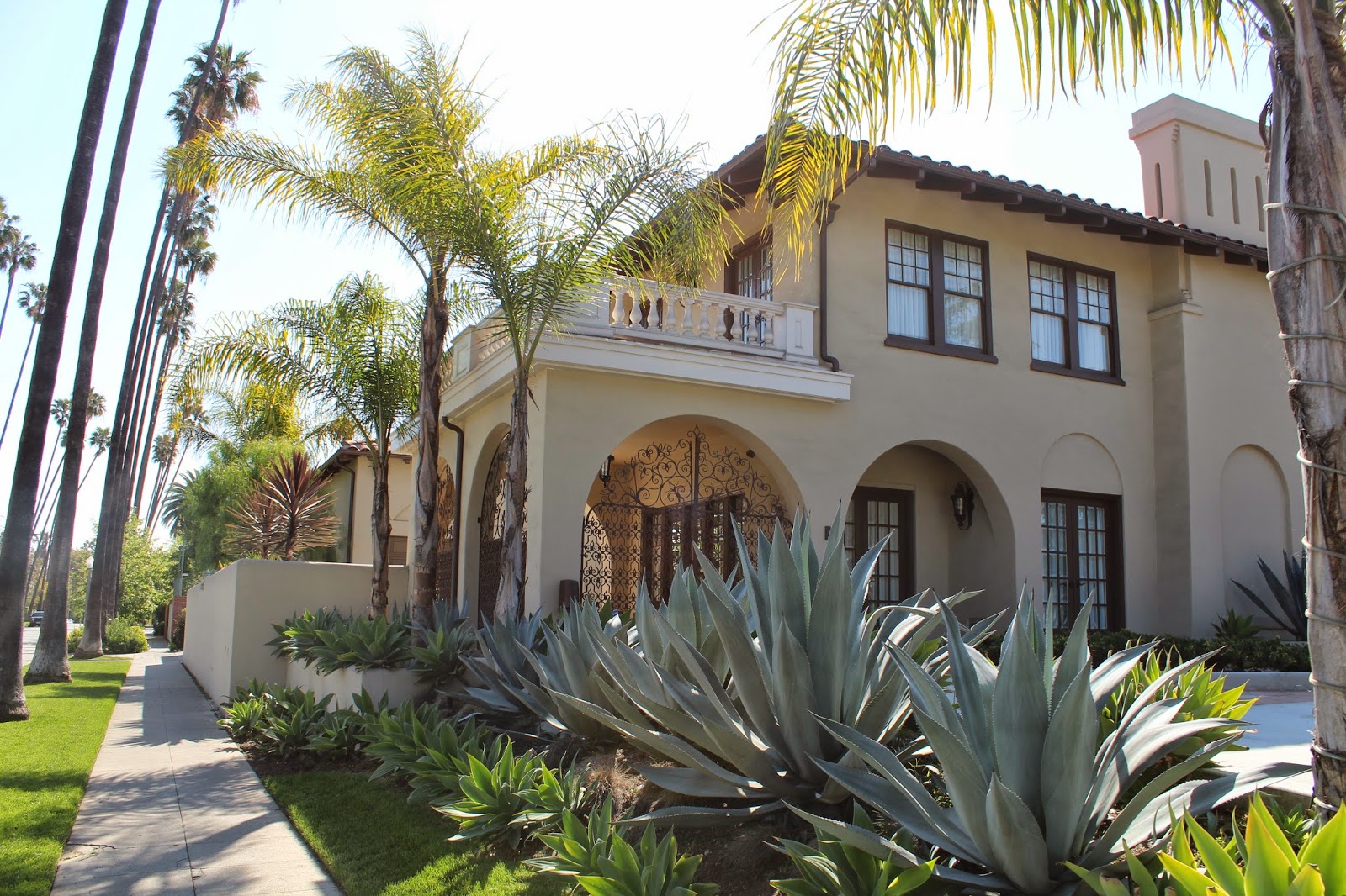 SetJetter & Movie Locations and More A Woman Scorned The Betty