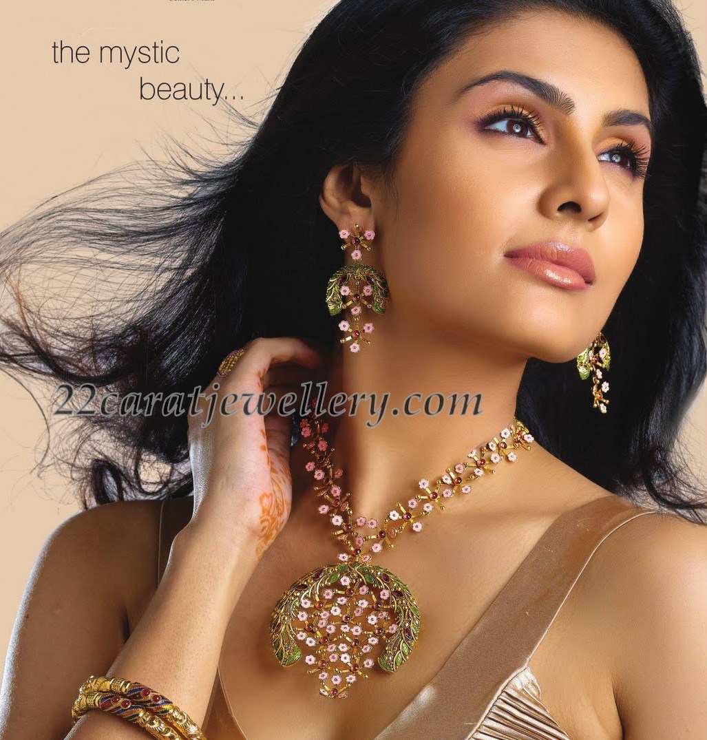 Unique Designer Set with Earrings Jewellery Designs