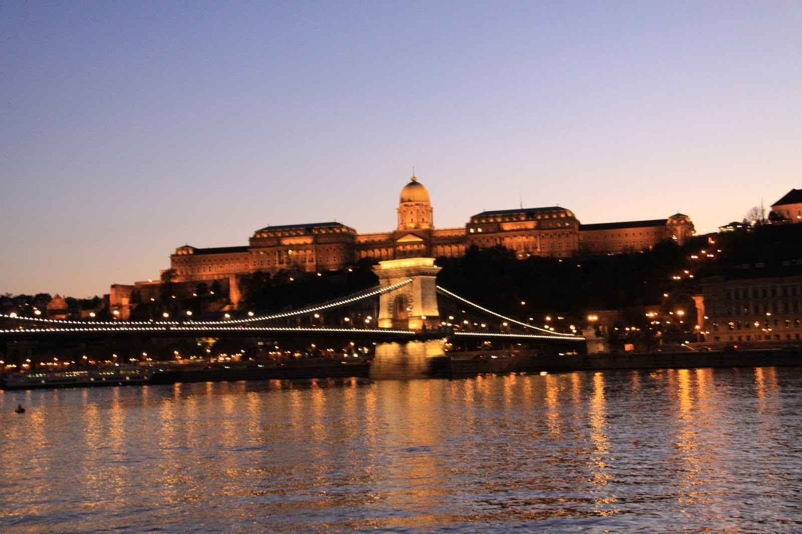 Pelancong Nekat: Malam di Sungai Danube