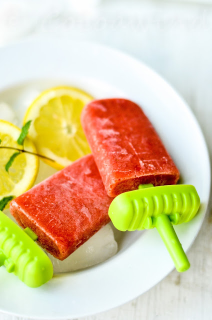 An Ode to Summer: 3-ingredient Strawberry Popsicles 