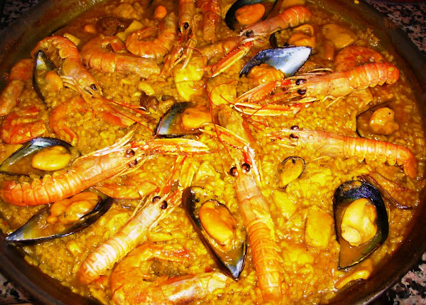 Paella de marisco 'con truco'