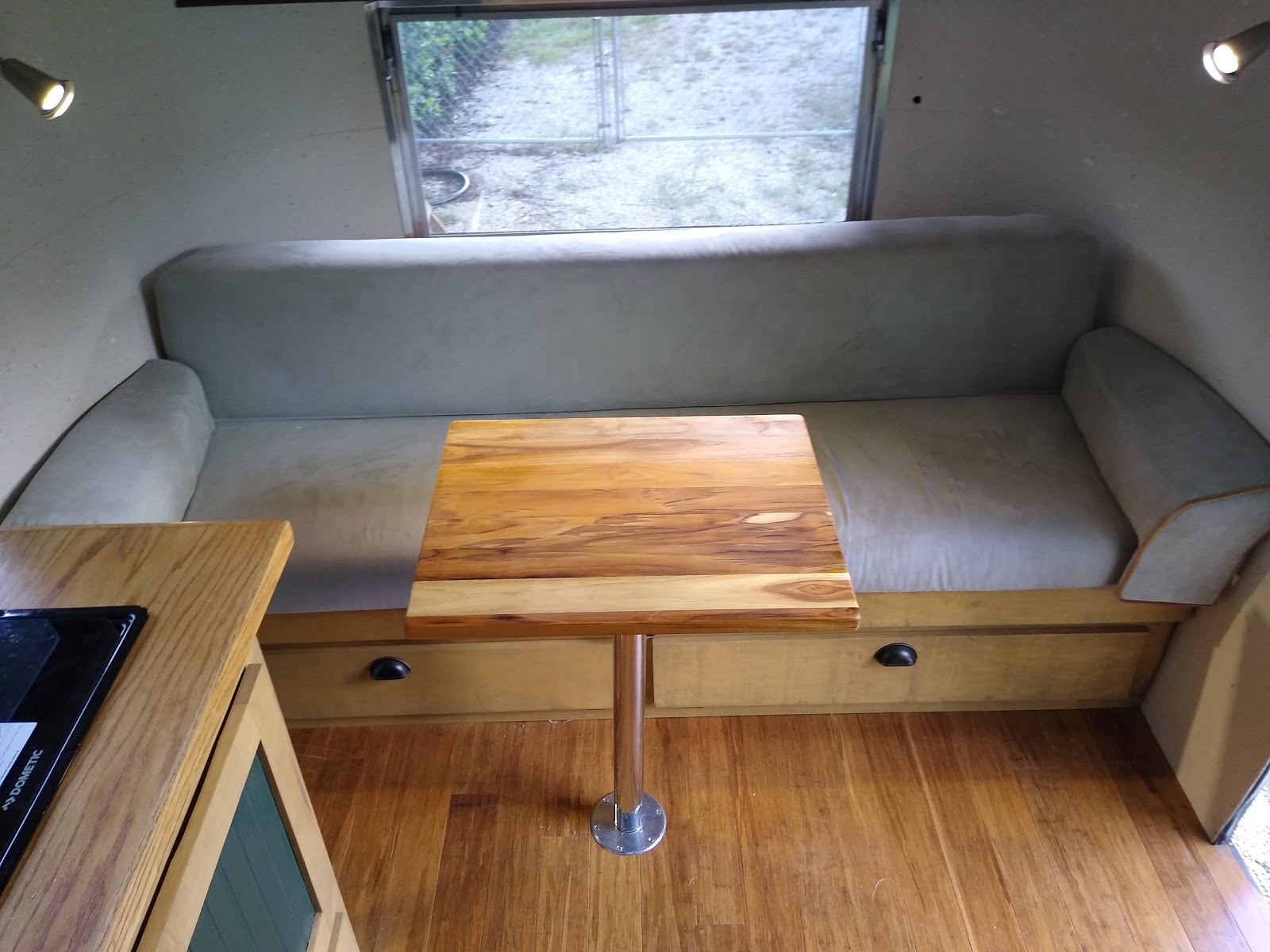 American Classic Campers, Airstreams & more 1961 Airstream table
