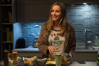 Leslie Mann stars in How to Be Single