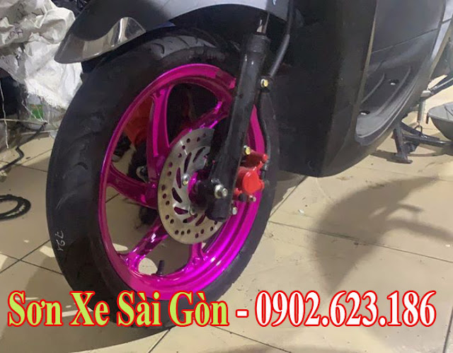 Sơn mâm xe máy Vario màu hồng candy cực đẹp tại TP.HCM Sơn mâm xe máy Vario màu hồng candy cực đẹp tại TP.HCM