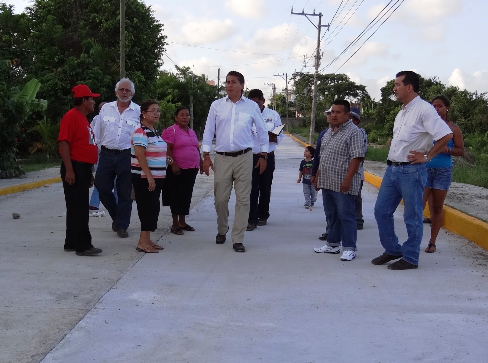 VaXtuxpan. Periodismo Virtual. ENTREGAN PAVIMENTACIÓN DE LA CALLE MÉXICO DE LA COLONIA CARLOS