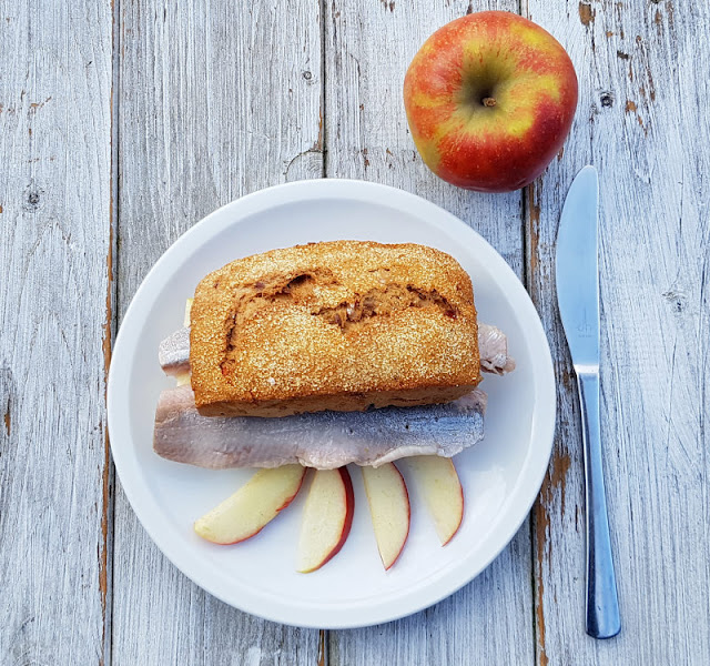 Rezept: Fischbrötchen für Kinder, Teil 2 - "Mats" mit Matjes. Ich zeige Euch auf Küstenkidsunterwegs, mit welchen Zutaten ich ein Fischbrötchen mit Matjes so zubereite, dass es Kindern und Erwachsenen super schmeckt.