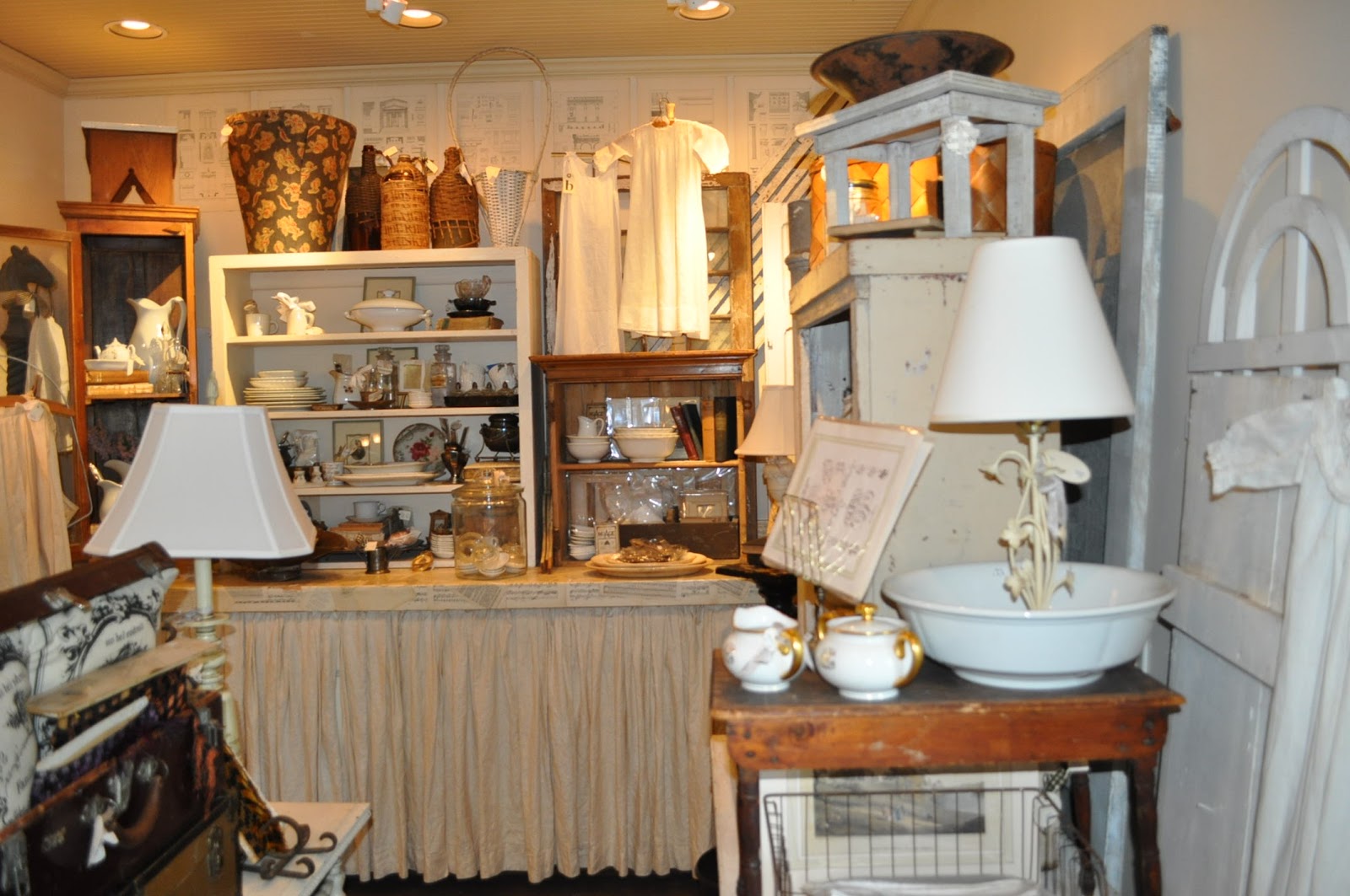 SISTERS ANTIQUES Monticello Antique Marketplace in Portland, Oregon