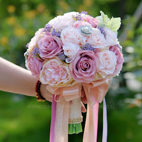 https://www.bmbridal.com/artificial-silk-rose-wedding-bouquet-in-two-tone-pink-g175?cate_2=65?utm_source=blog&utm_medium=rapunzel&utm_campaign=post&source=rapunzel