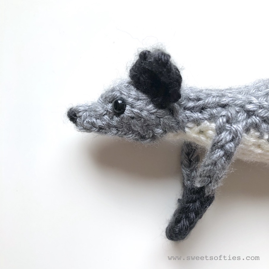 Knit Pocket Wolf Amigurumi (Free Knitting Pattern) Sweet Softies