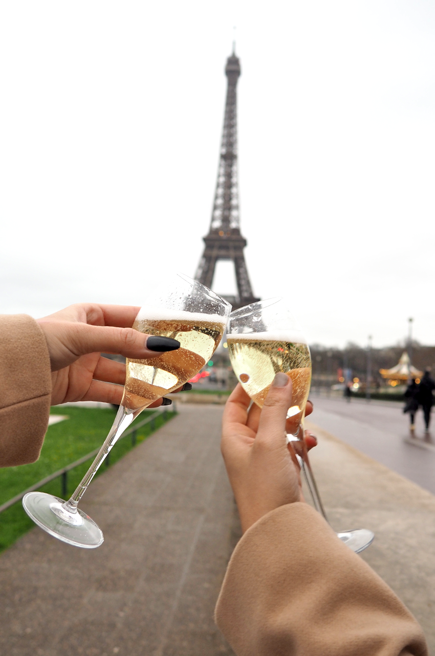 eiffel tower tour with champagne