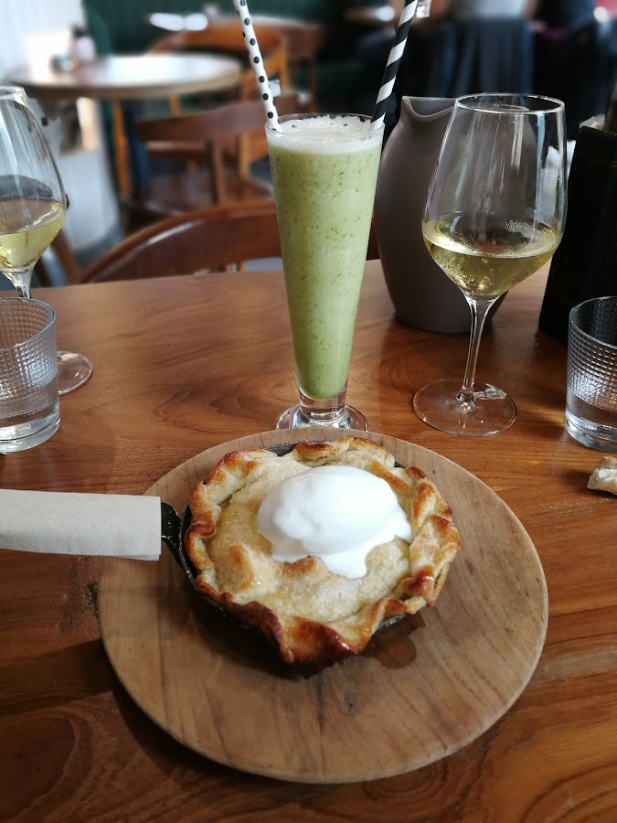 “Tarta tatin de manzana” y “sorbete de maracuyá, limón y albahaca”