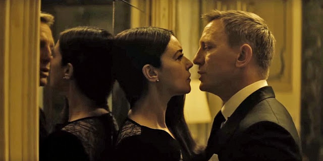 Daniel Craig y Monica Bellucci en una escena de 007 Spectre