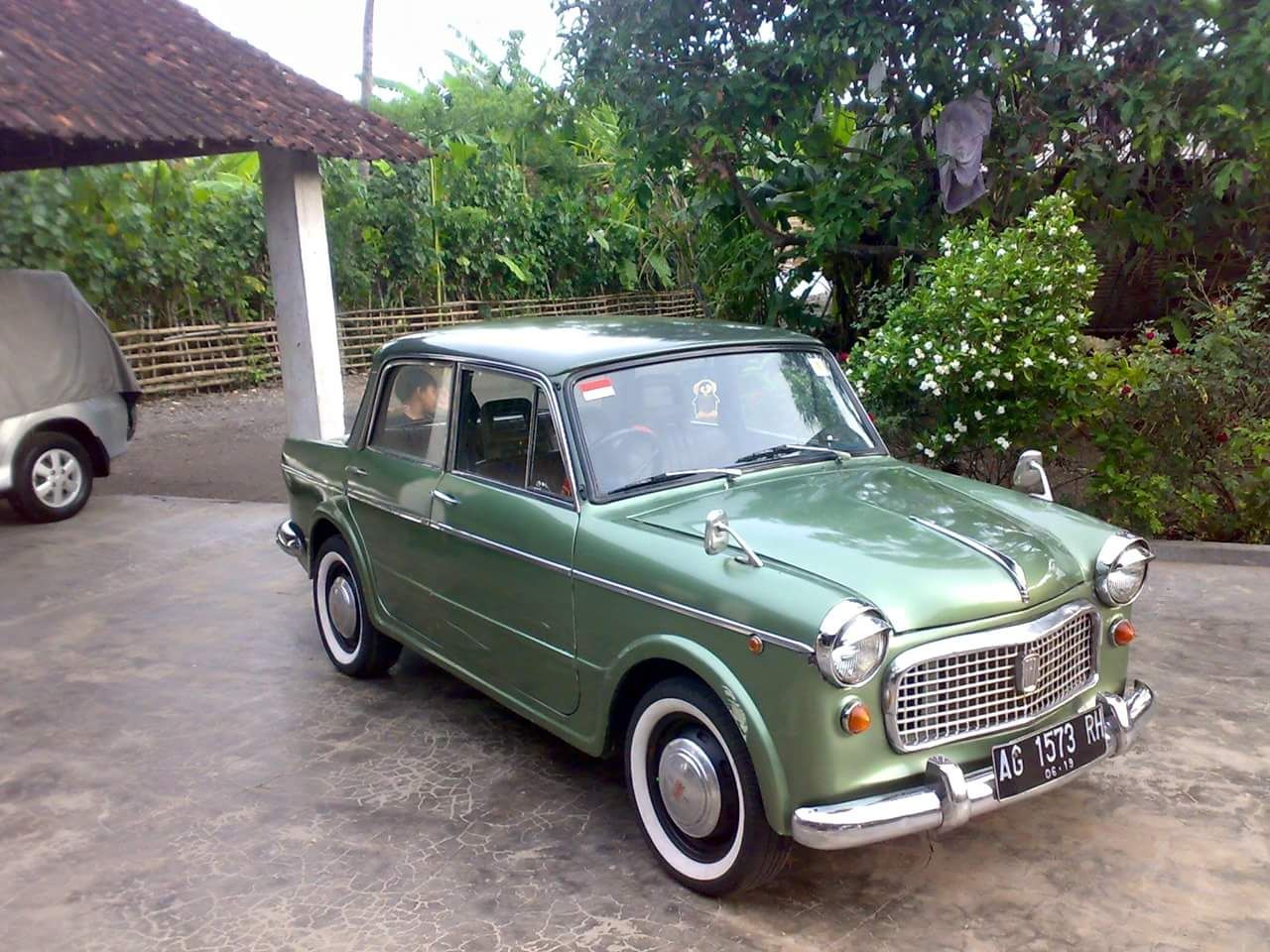 Gambar Wallpaper Mobil Sedan