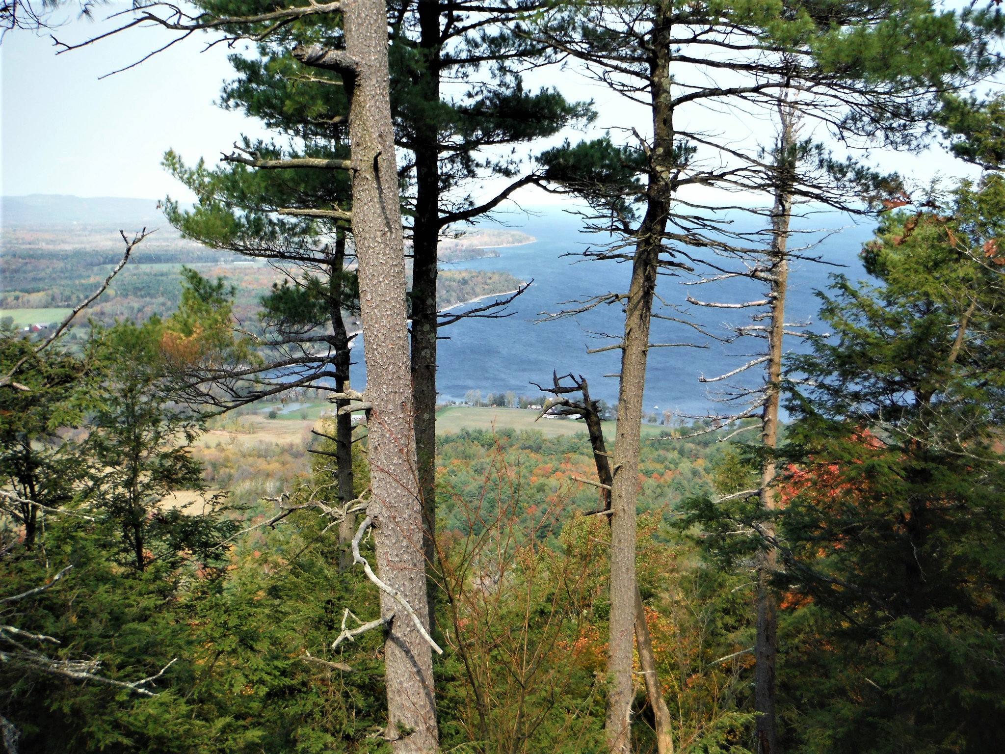 LAKE CHAMPLAIN, SPLIT ROCK WILD FOREST hiking