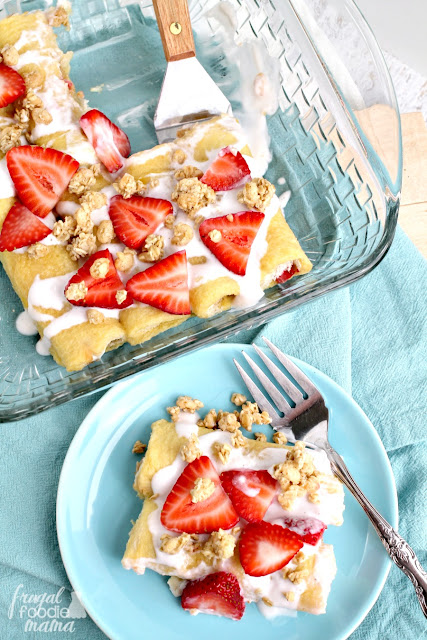 Packed with not just one but two types of yogurt, these Strawberry Explosion French Toast Roll-Ups are sure to keep the kiddos fueled & focused right up until that lunch bell rings.