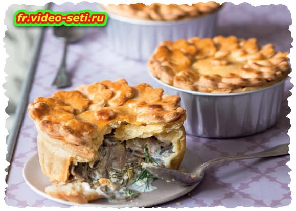 Petites tourtes aux champignons et à la crème aigre Petites tourtes aux champignons et à la crème aigre