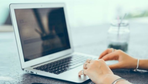 Perbedaan Laptop Dan Notebook Perbedaan Laptop Dan Notebook