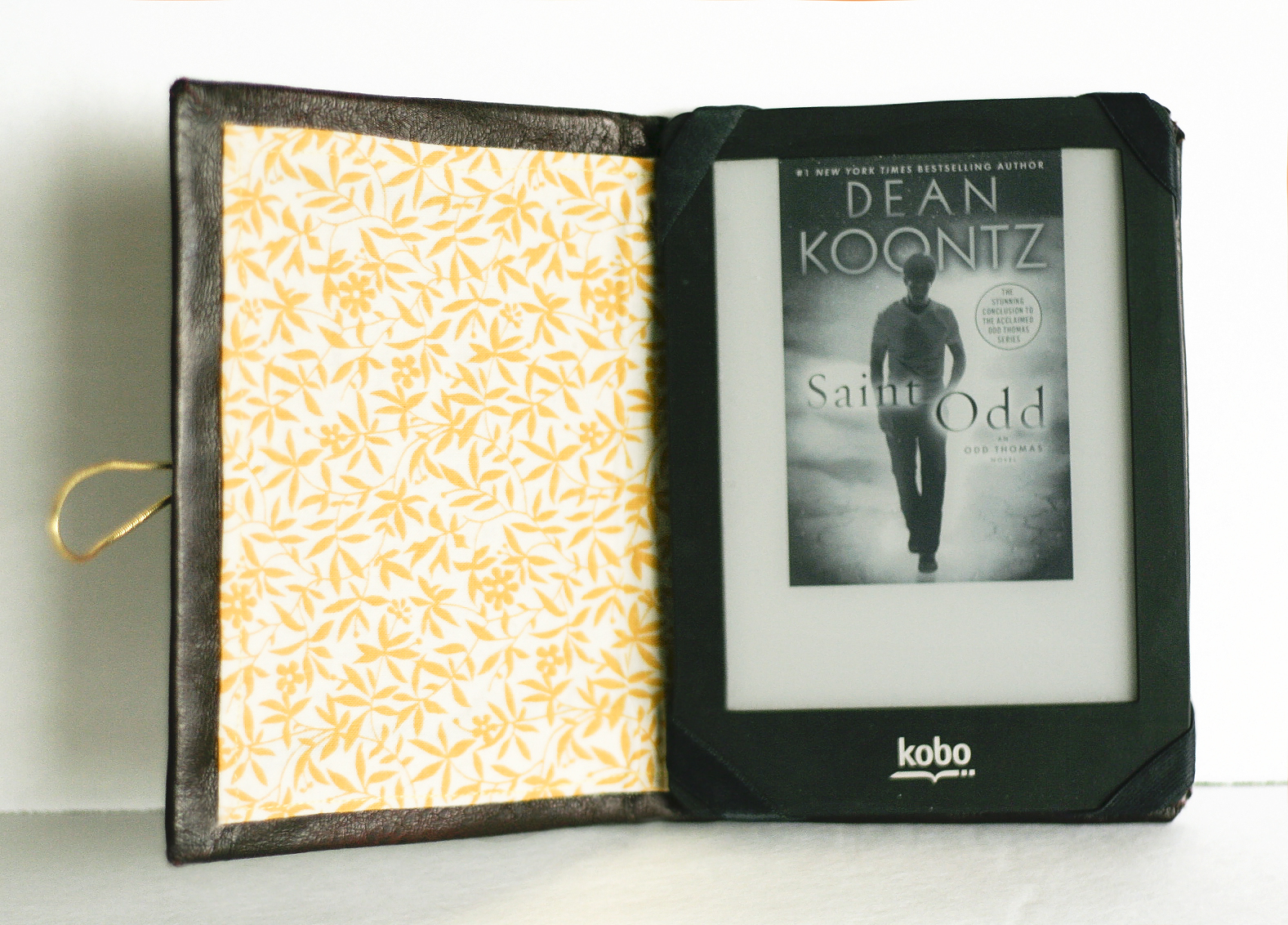 Monogrammed E-book Reader Cover DIY