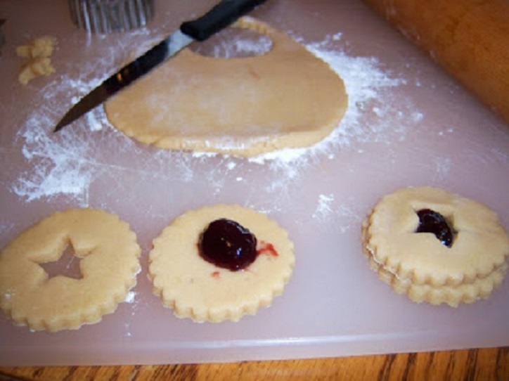 Italian Raspberry Jam Filled Shortbread Cookies What's Cookin